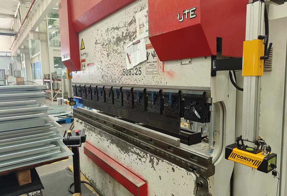 愛克折彎機保護裝置安裝案例